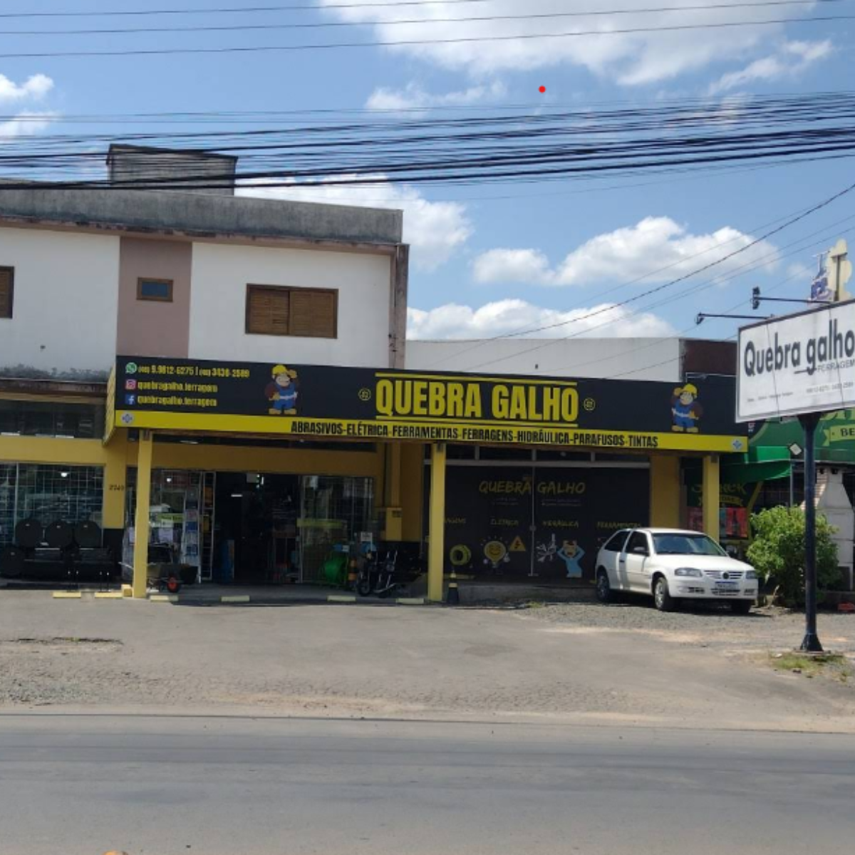Fachada da loja Quebra Galho Ferragem